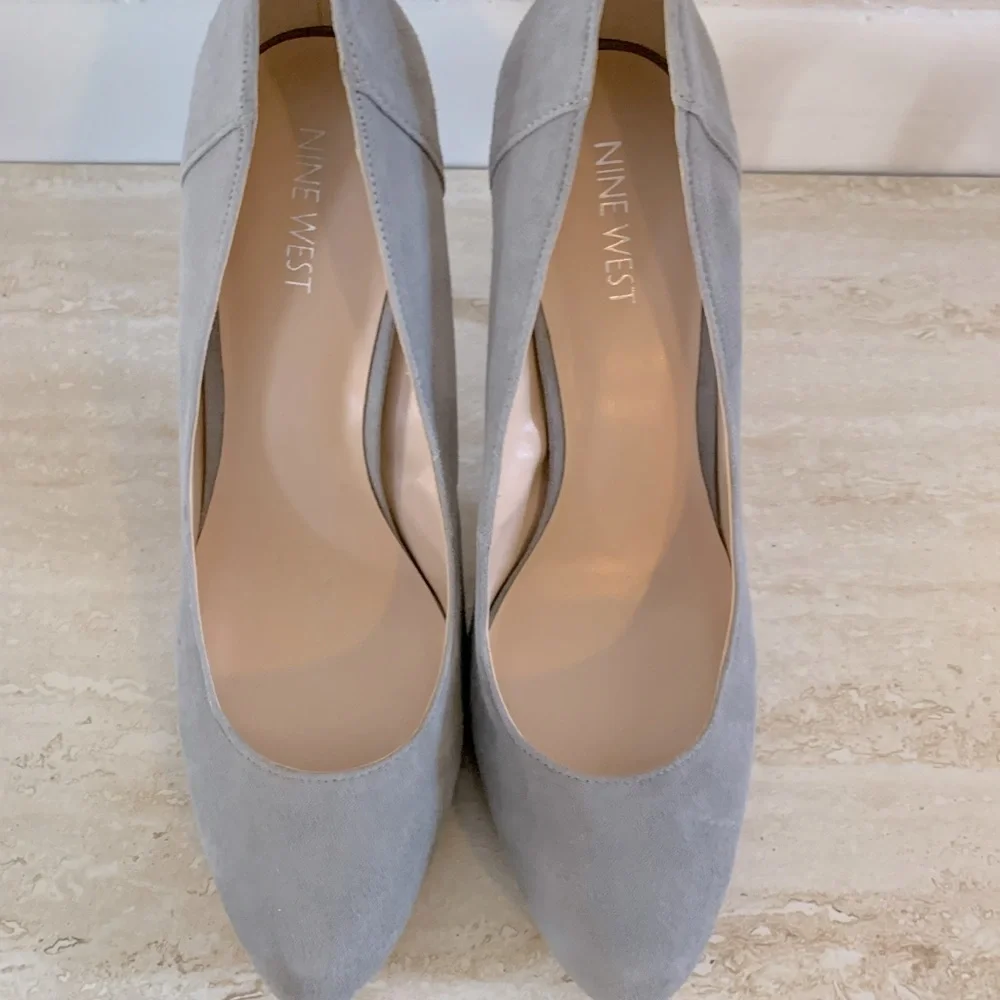 New Nine West suede heels - Picture 2 of 6